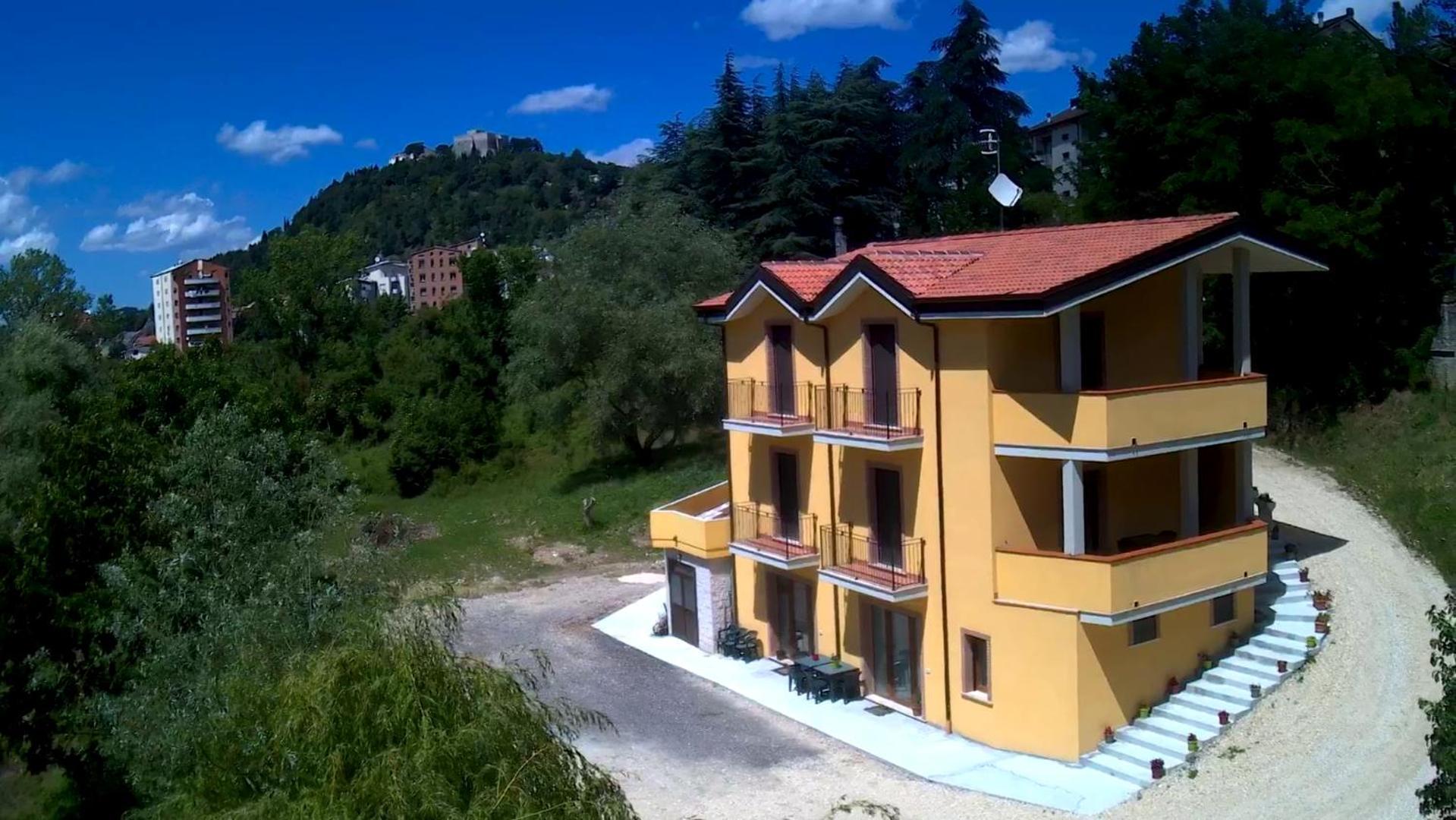 Villa Center Appartamenti Nel Verde In Citta Кампобасо Екстериор снимка