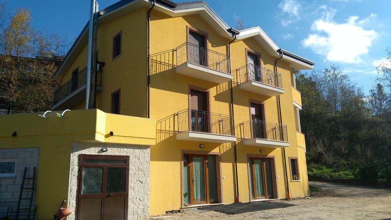 Villa Center Appartamenti Nel Verde In Citta Кампобасо Екстериор снимка