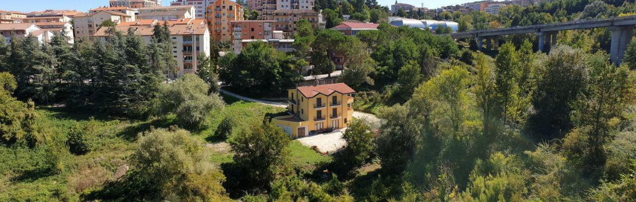 Villa Center Appartamenti Nel Verde In Citta Кампобасо Екстериор снимка